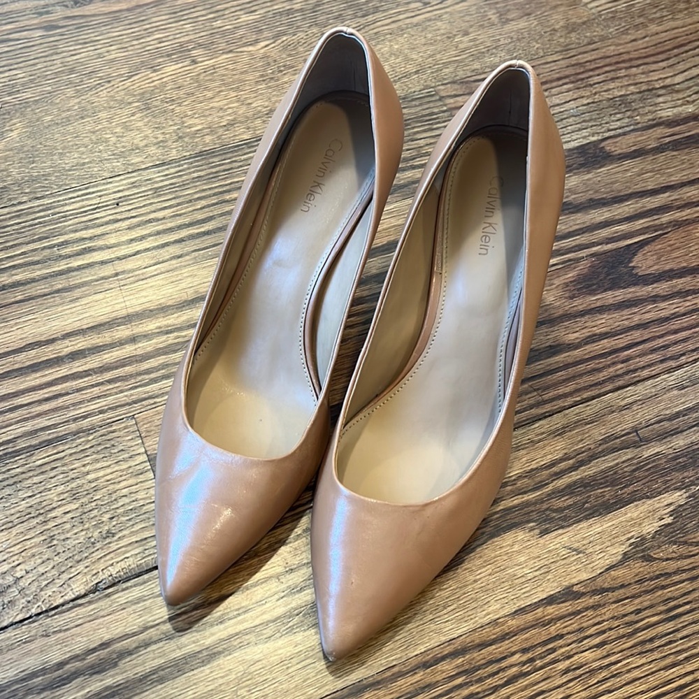 Calvin Klein Pumps! Perfect condition! Super comfortable! Timeless!!